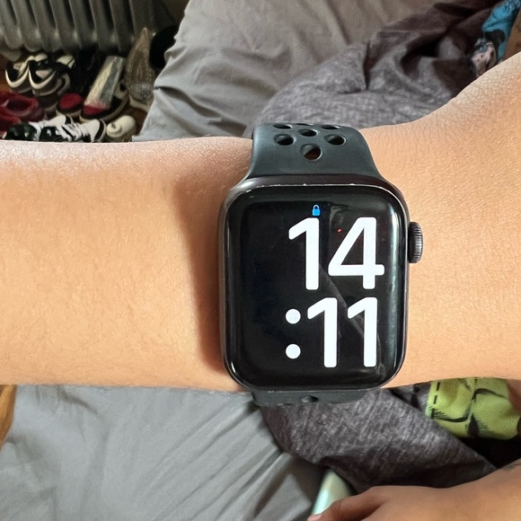 Apple Watch SE.
